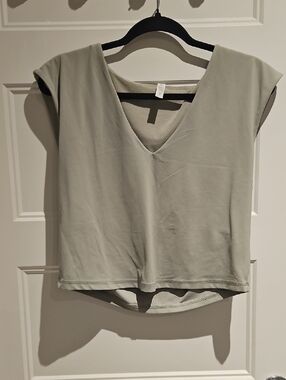 Athleta V-Neck Cap Sleeve Crop Top in Light Sage
